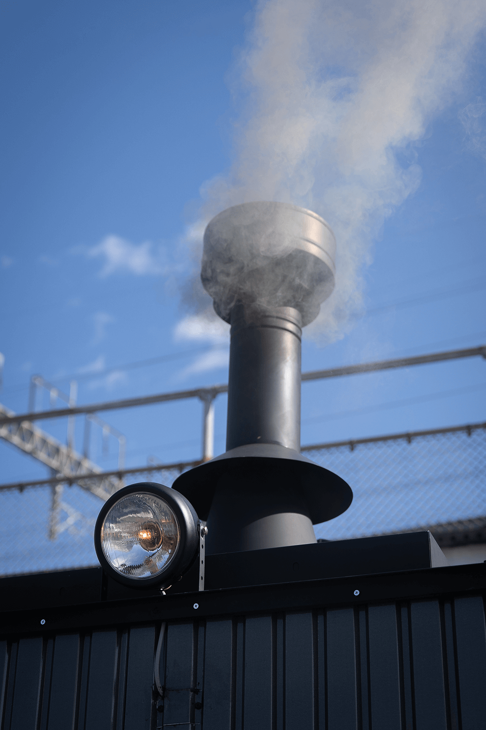 SL SAUNA 煙突と蒸気